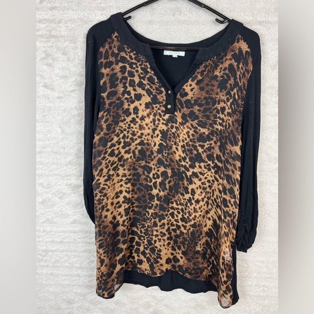 AVA JAMES Animal Print Mobwife Blouse Top Size Medium Pewter Buttons